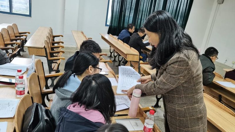 K12网课的价格主要由以下几部分构成：