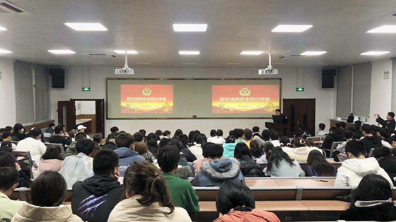 成人教育网上平台：便利与挑战并存
